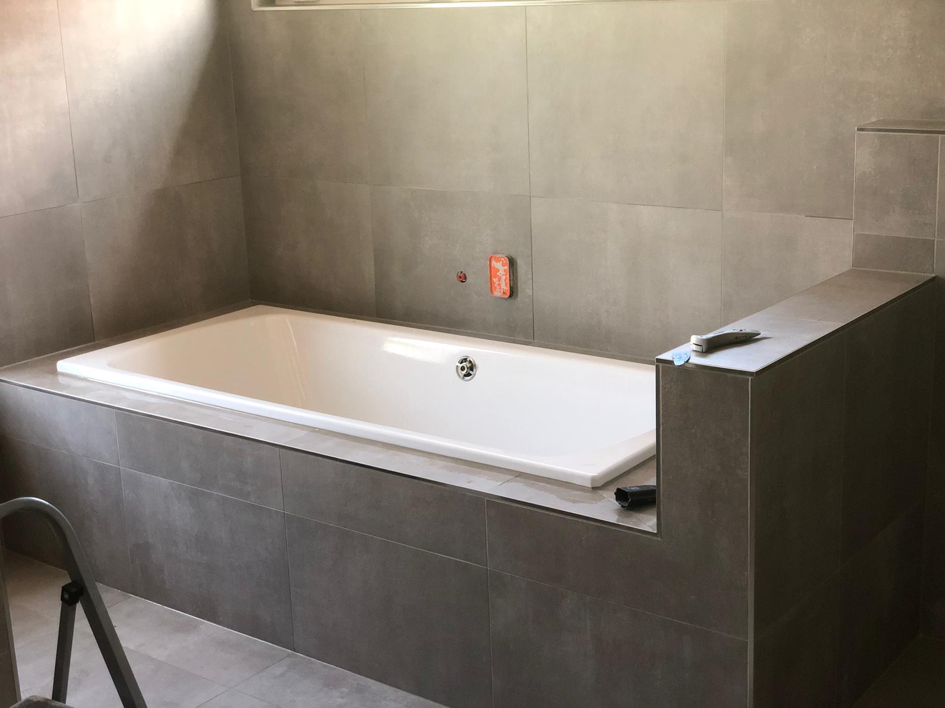 Regio Plättlileger GmbH Badewanne.jpeg